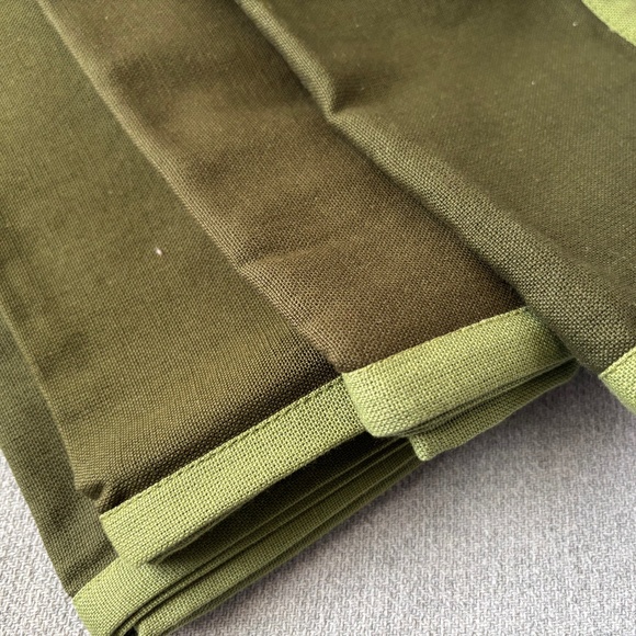 NWT Classic Green Napkins With Contrasting Green Trim 100% Cotton Set of 4 - Picture 2 of 4